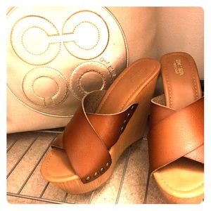 Mossimo tan leather wedges sandals